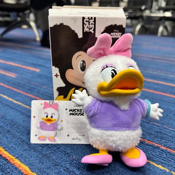 POPMART Mickey Family- Daisy Duck - Picture 1 of 1